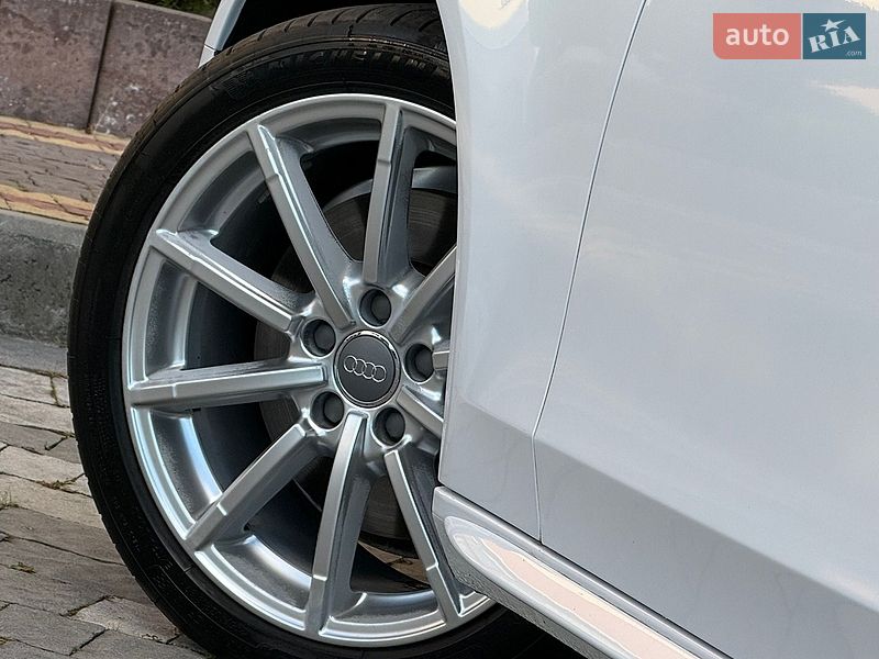 Седан Audi A4 2014 в Дрогобыче