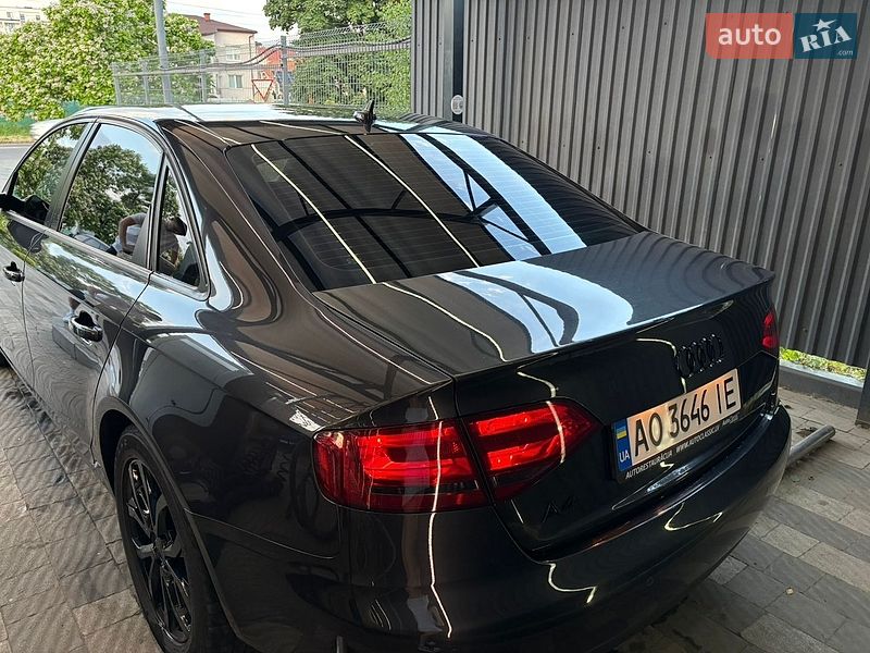 Седан Audi A4 2011 в Виноградове