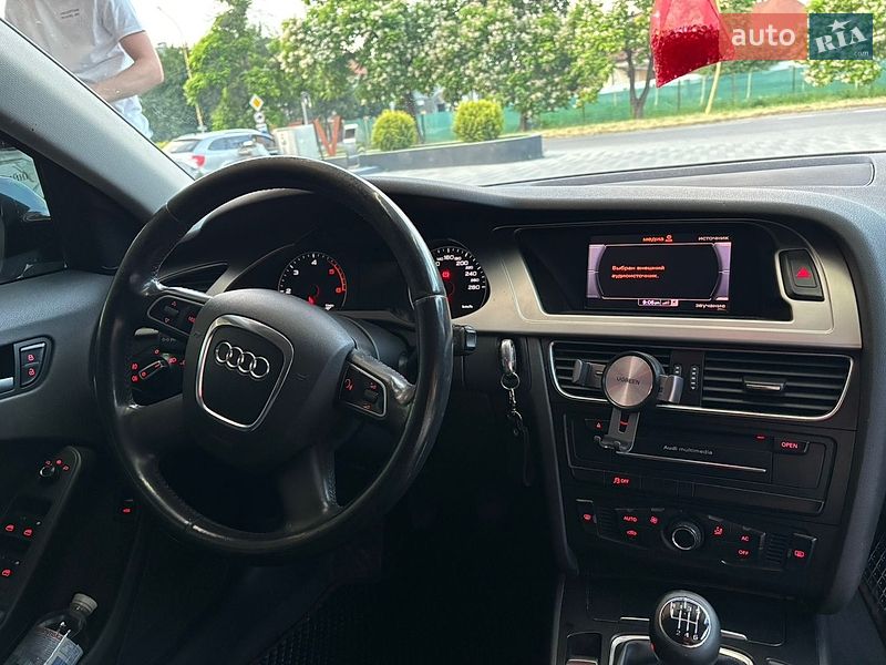 Седан Audi A4 2011 в Виноградове