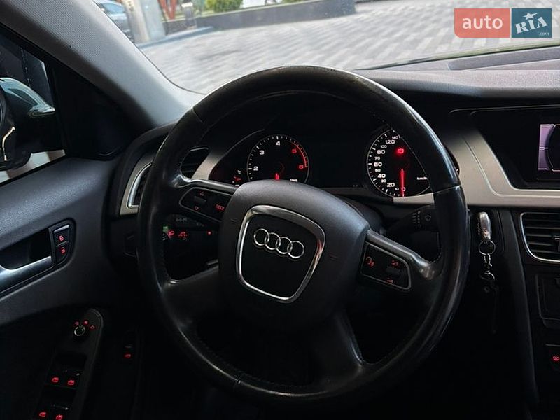 Седан Audi A4 2011 в Виноградове