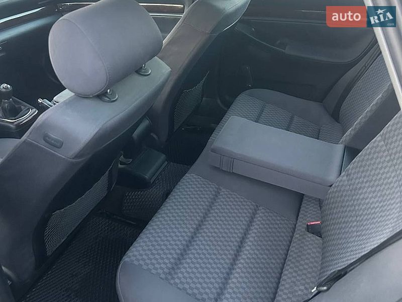 Седан Audi A4 1999 в Львові