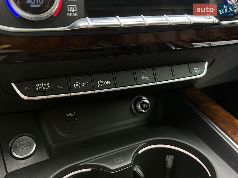 Седан Audi A4 2018 в Львове