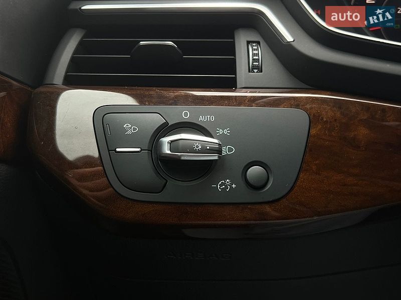 Седан Audi A4 2018 в Львове