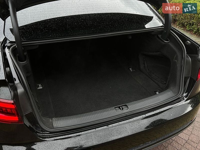Седан Audi A4 2018 в Львове
