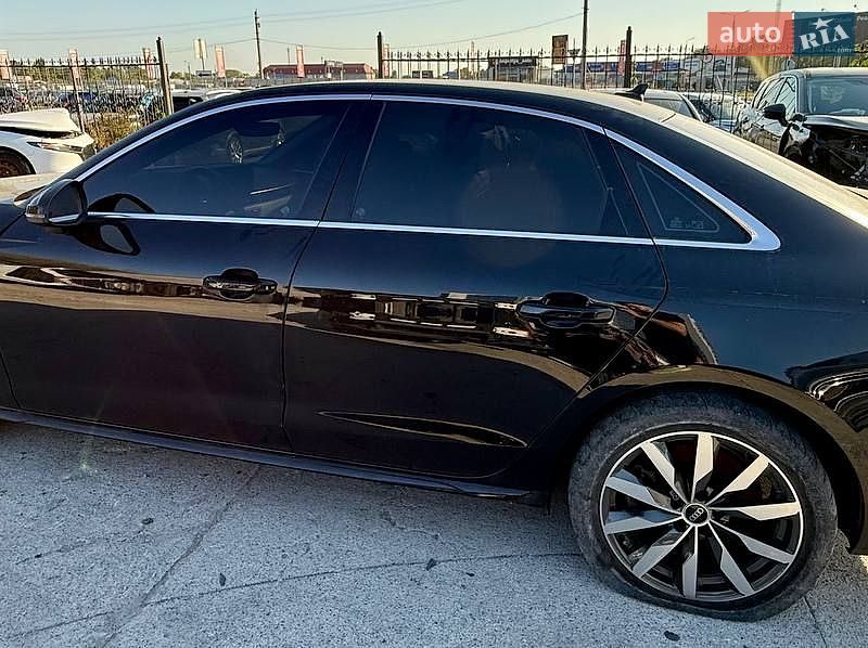 Седан Audi A4 2023 в Києві