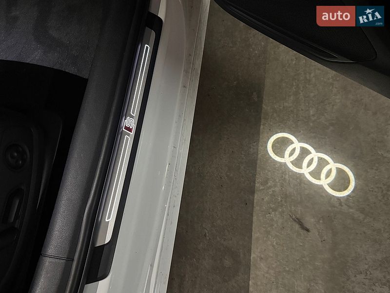 Седан Audi A4 2023 в Києві