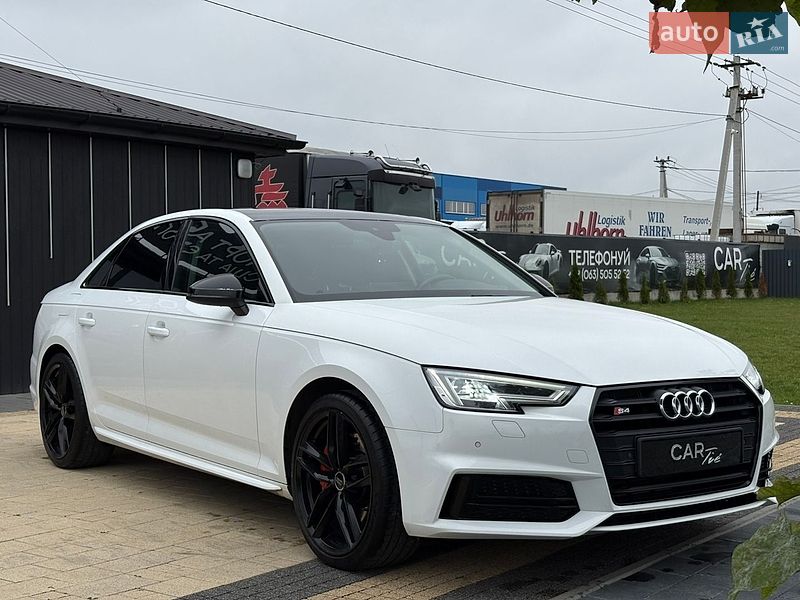 Седан Audi A4 2016 в Львові