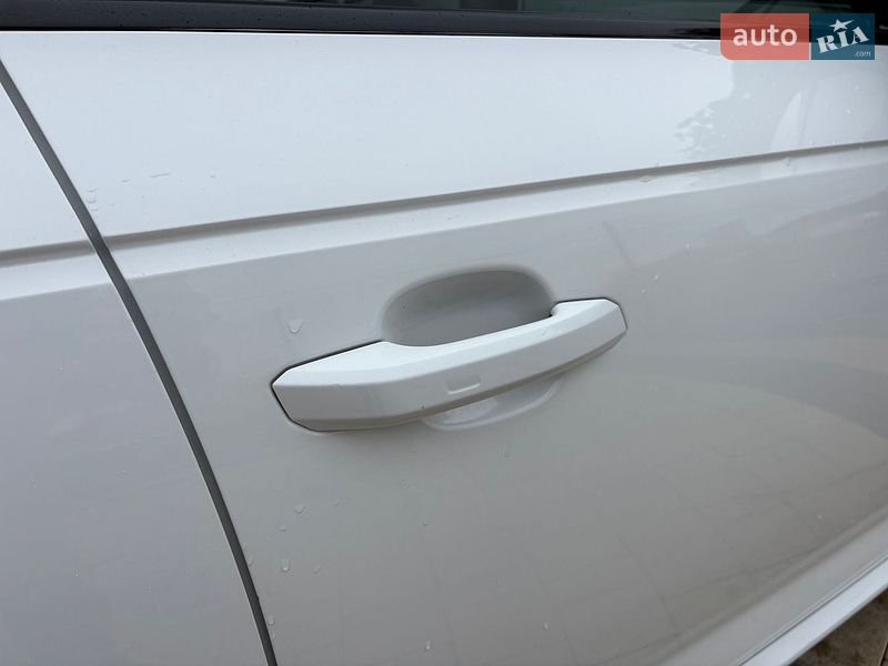 Седан Audi A4 2016 в Львові