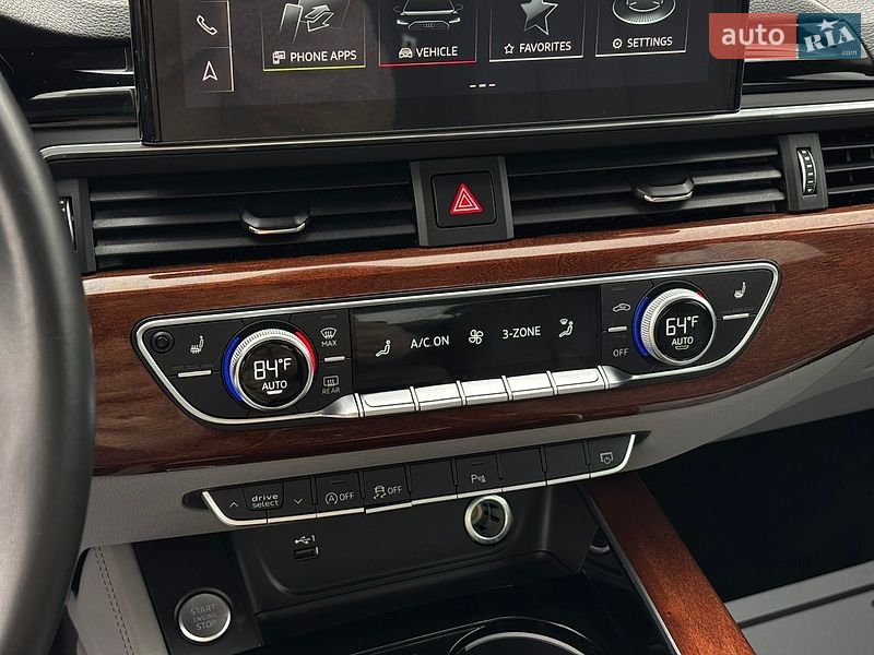 Седан Audi A4 2021 в Львове