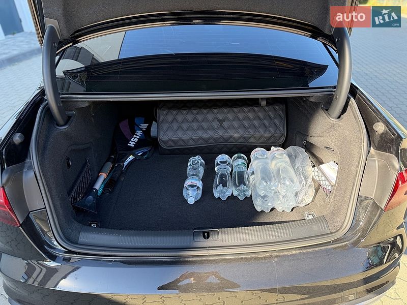 Седан Audi A4 2019 в Львове