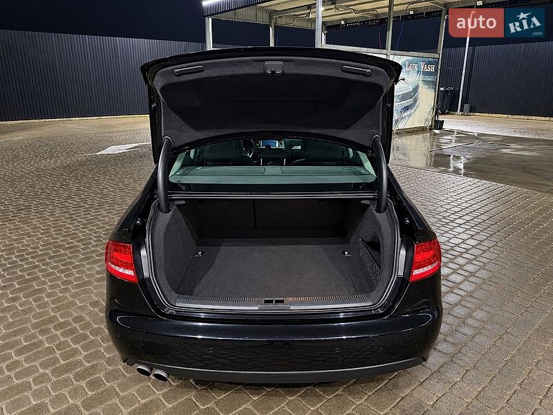Седан Audi A4 2010 в Львове