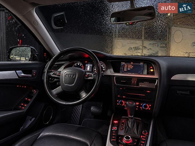 Седан Audi A4 2010 в Львове