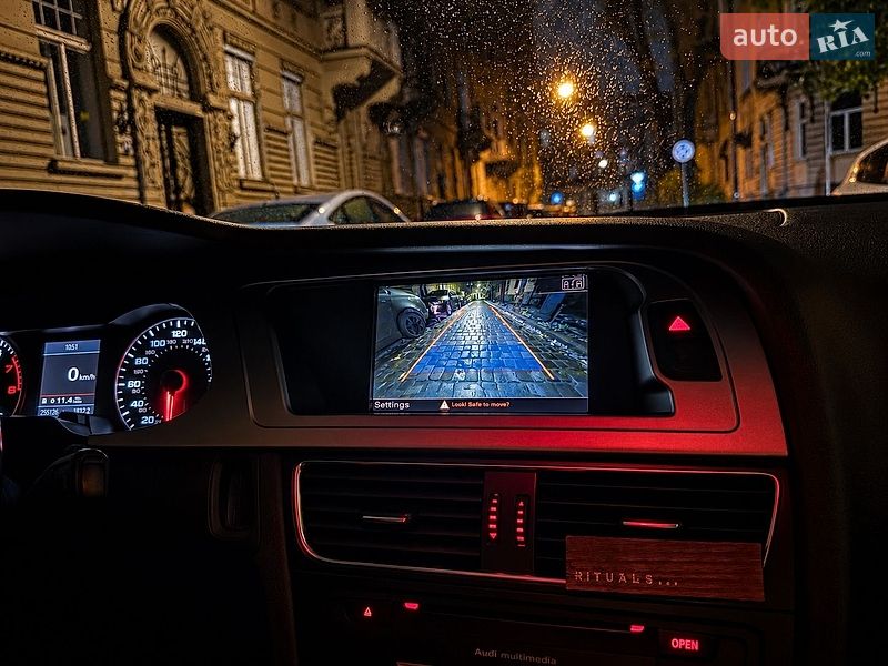 Седан Audi A4 2010 в Львове