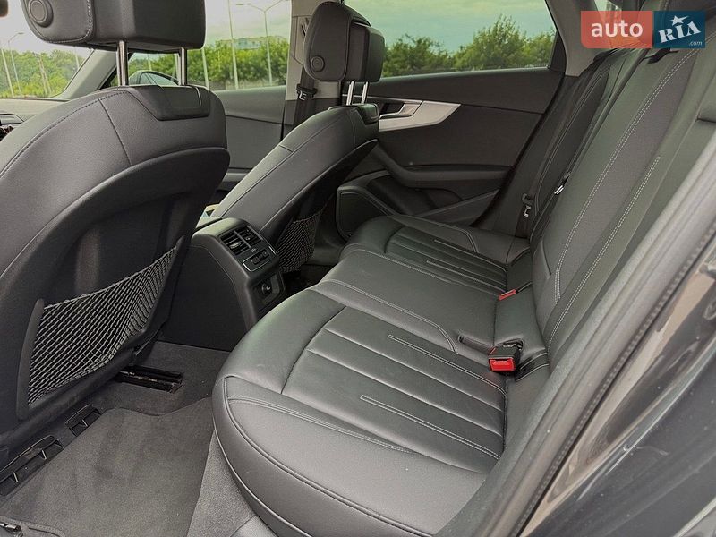 Седан Audi A4 2023 в Киеве