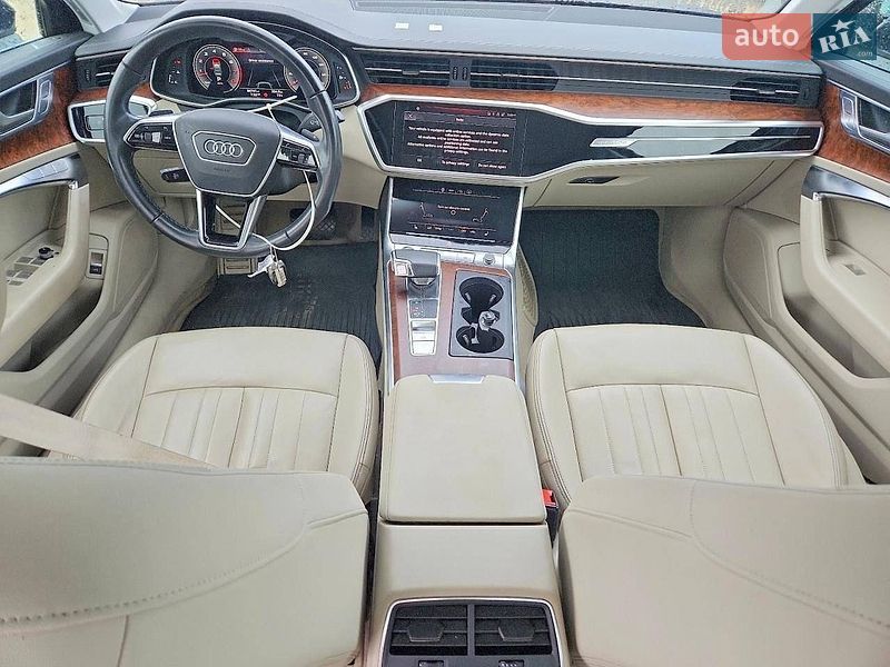 Седан Audi A4 2022 в Львове