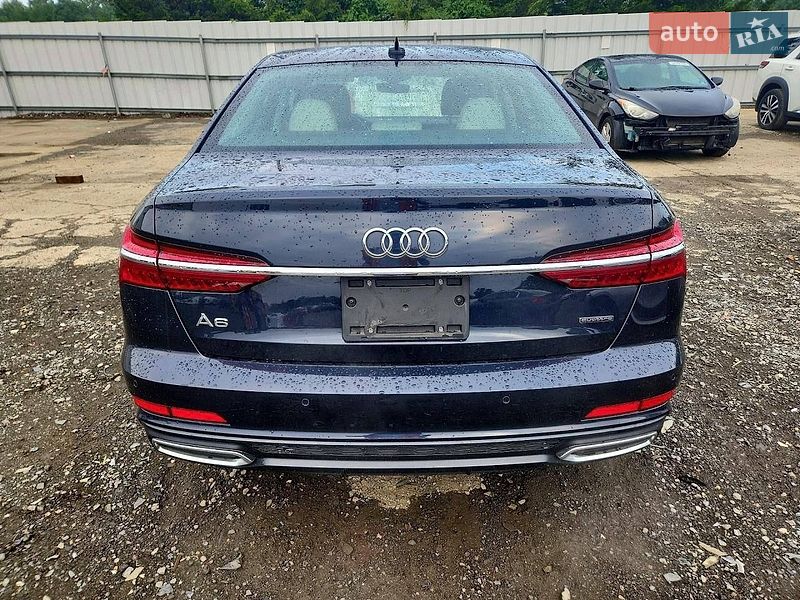 Седан Audi A4 2022 в Львове