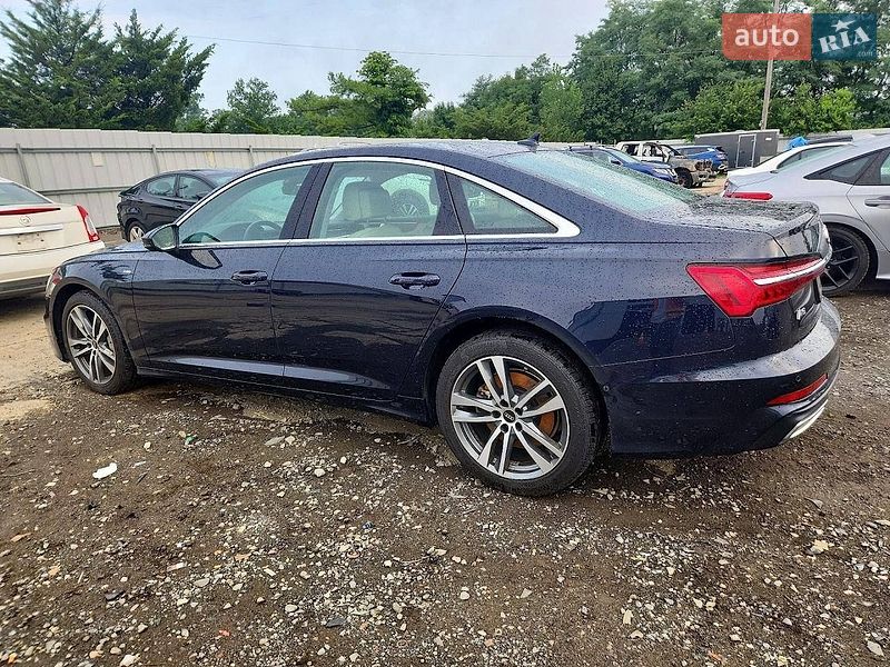 Седан Audi A4 2022 в Львове