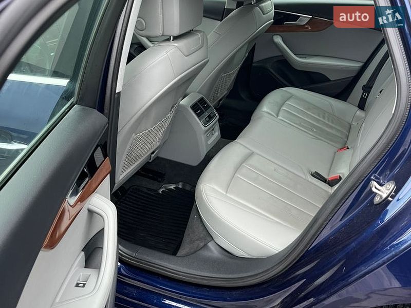 Седан Audi A4 2021 в Львові