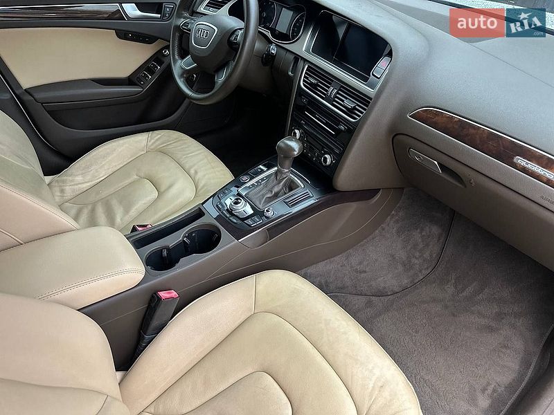 Седан Audi A4 2014 в Львове
