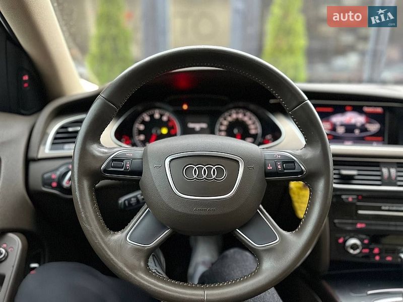 Седан Audi A4 2014 в Львове