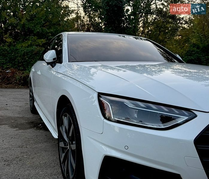 Седан Audi A4 2022 в Киеве