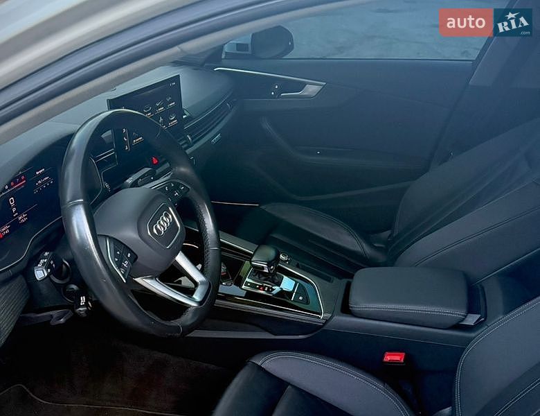 Седан Audi A4 2022 в Киеве