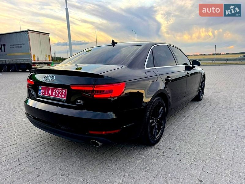 Седан Audi A4 2017 в Хмельницком