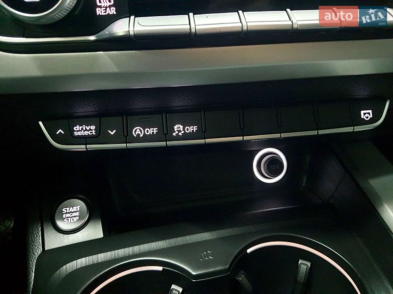Седан Audi A4 2017 в Хмельницком