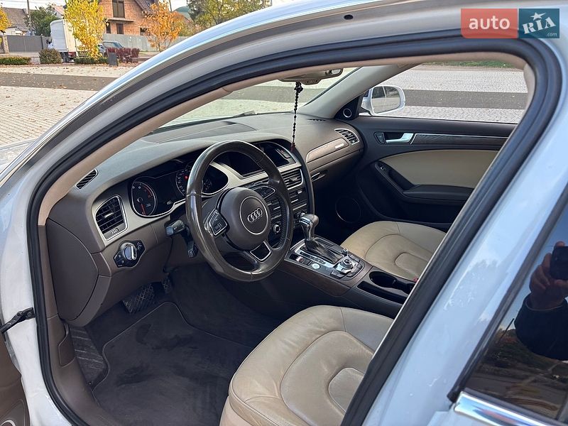 Седан Audi A4 2014 в Винниках