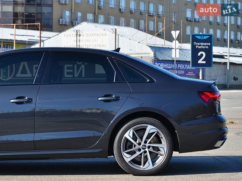 Седан Audi A4 2022 в Києві
