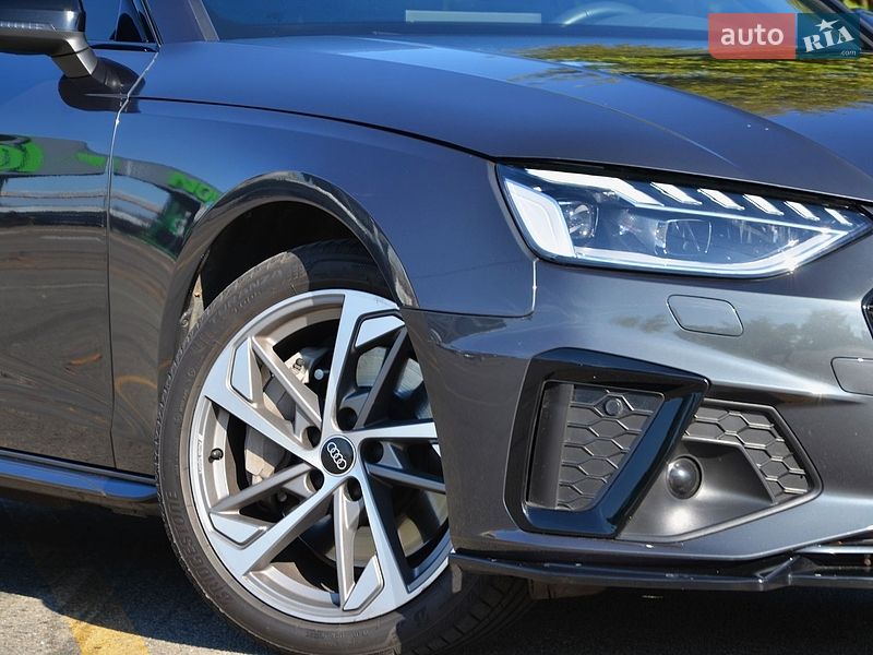 Седан Audi A4 2022 в Києві