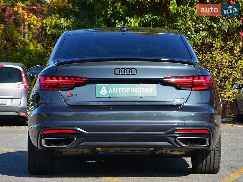 Седан Audi A4 2022 в Києві