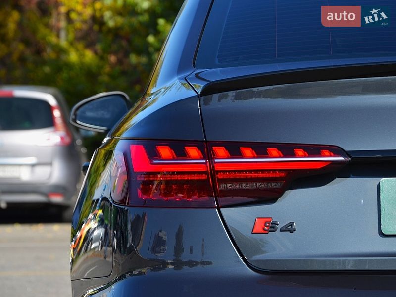 Седан Audi A4 2022 в Києві