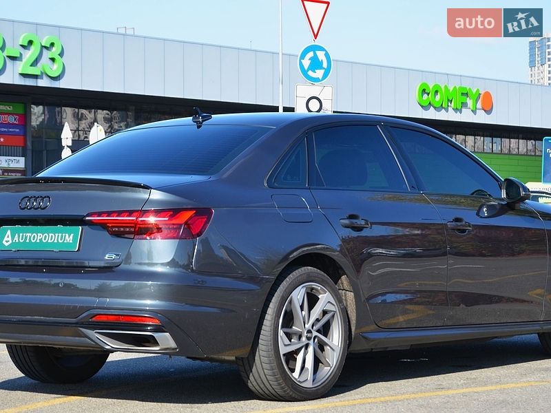 Седан Audi A4 2022 в Киеве