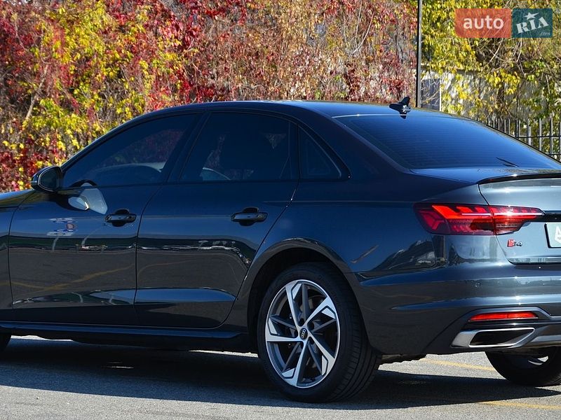 Седан Audi A4 2022 в Києві