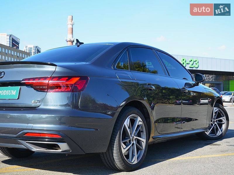 Седан Audi A4 2022 в Києві