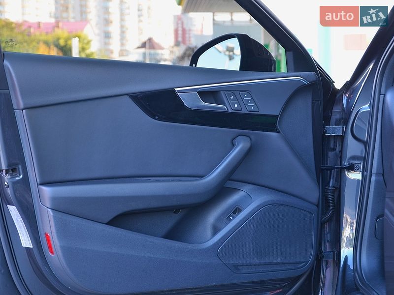 Седан Audi A4 2022 в Києві