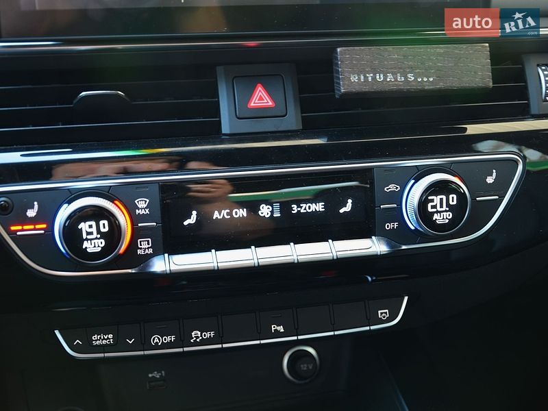 Седан Audi A4 2022 в Киеве