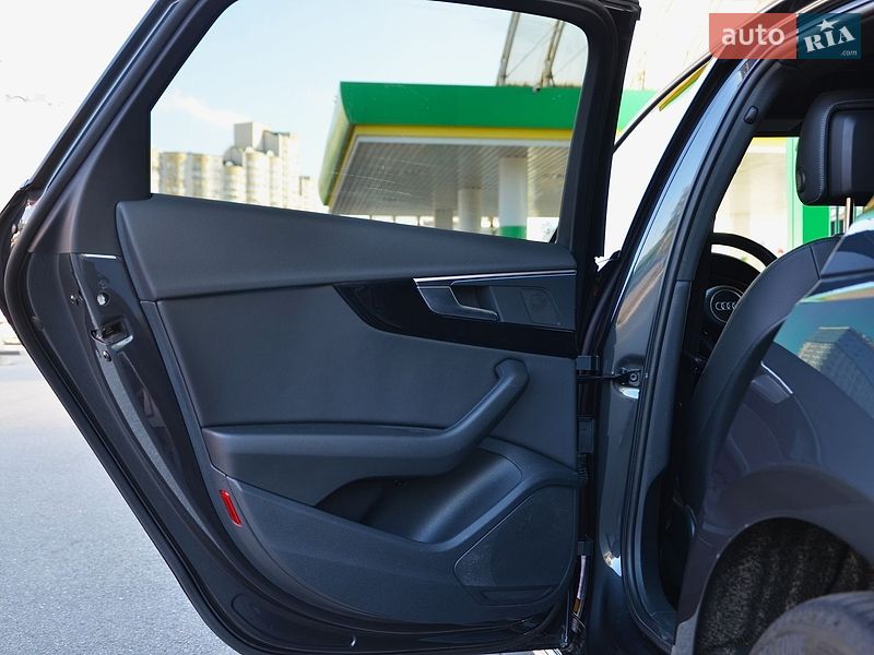 Седан Audi A4 2022 в Києві