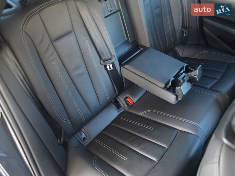 Седан Audi A4 2022 в Києві