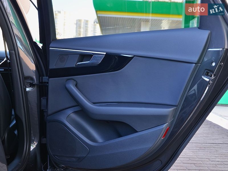 Седан Audi A4 2022 в Києві