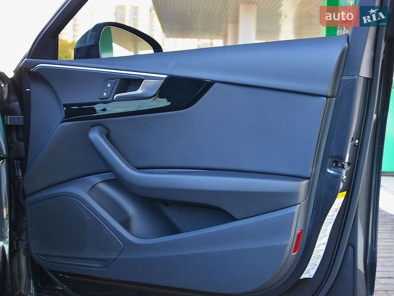 Седан Audi A4 2022 в Киеве