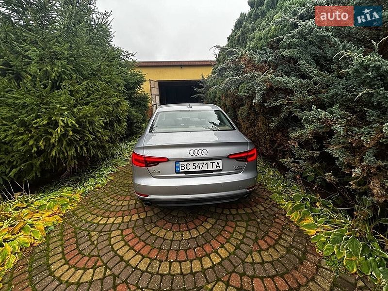 Седан Audi A4 2015 в Комарному