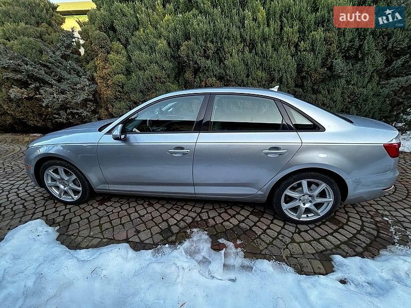 Седан Audi A4 2015 в Комарному