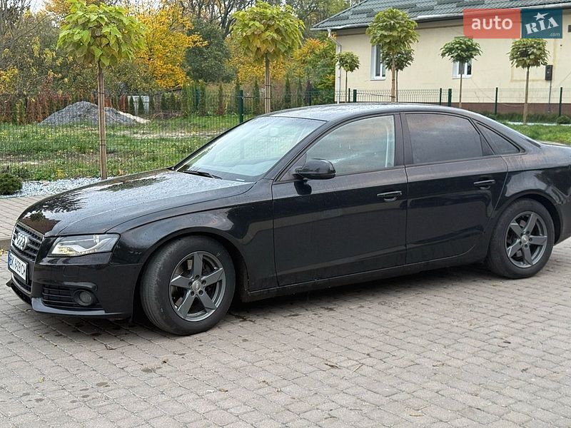 Седан Audi A4 2011 в Остроге