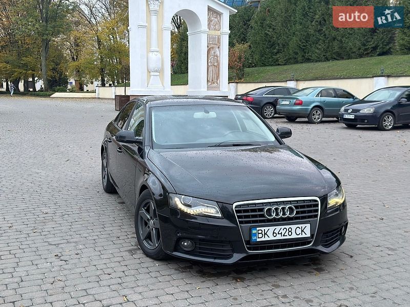 Седан Audi A4 2011 в Остроге
