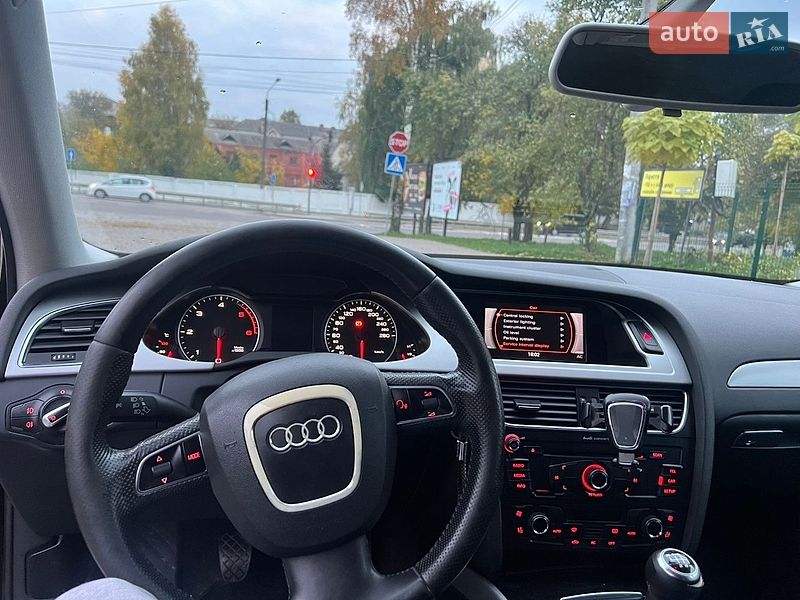 Седан Audi A4 2011 в Остроге