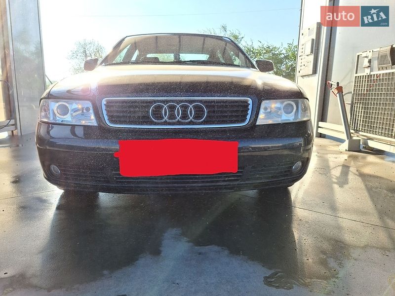 Седан Audi A4 1999 в Ужгороде
