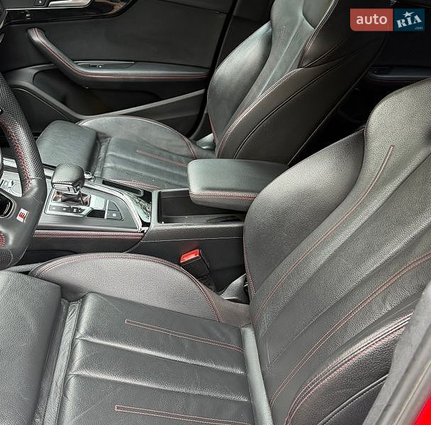 Седан Audi A4 2018 в Киеве