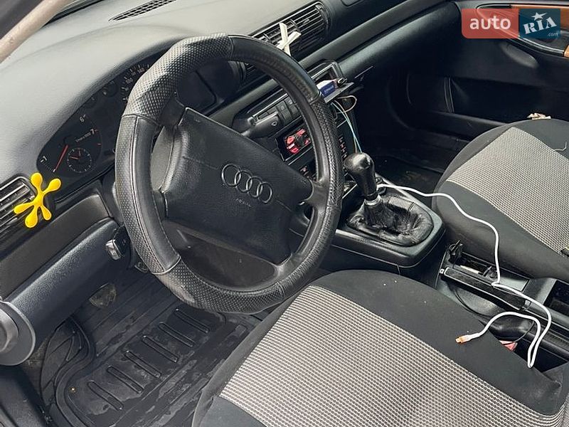 Седан Audi A4 1998 в Полонном